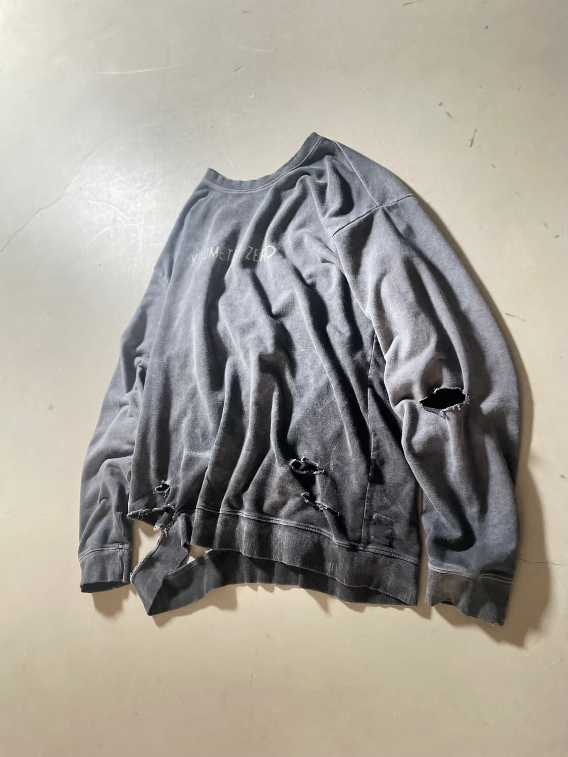 KZ Atelier Distressed Sweatshirt 상품이미지2