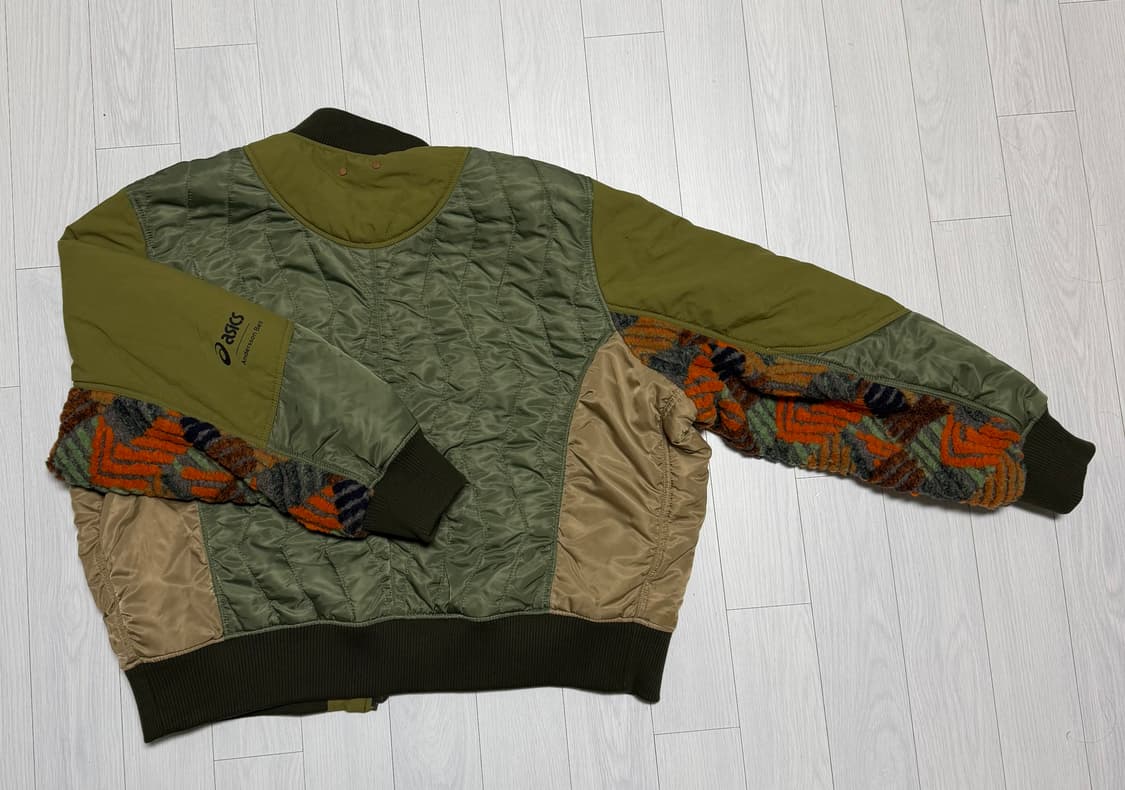 앤더스벨 x 아식스 콘트라스트 퀄팅 봄버 자켓 (카키) 상품이미지5