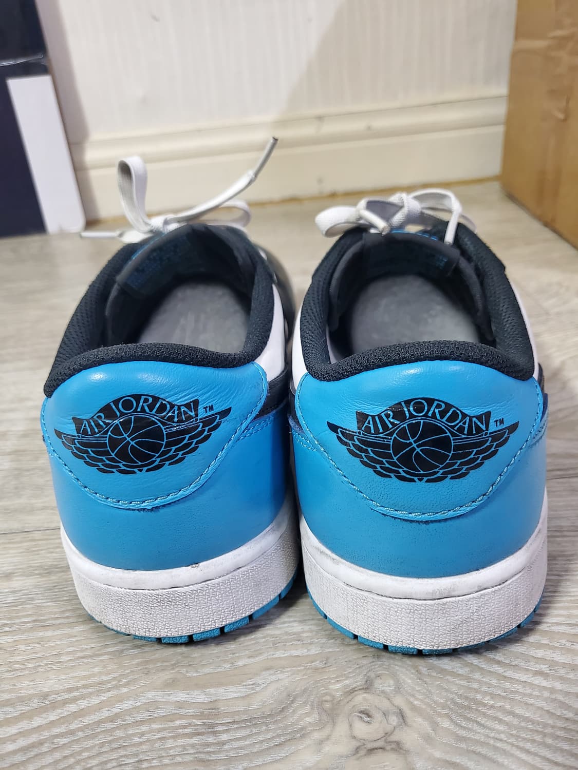 [280] 나이키 조던 1 레트로 로우 OG 블랙 앤 다크 파우더 블루 상품이미지5