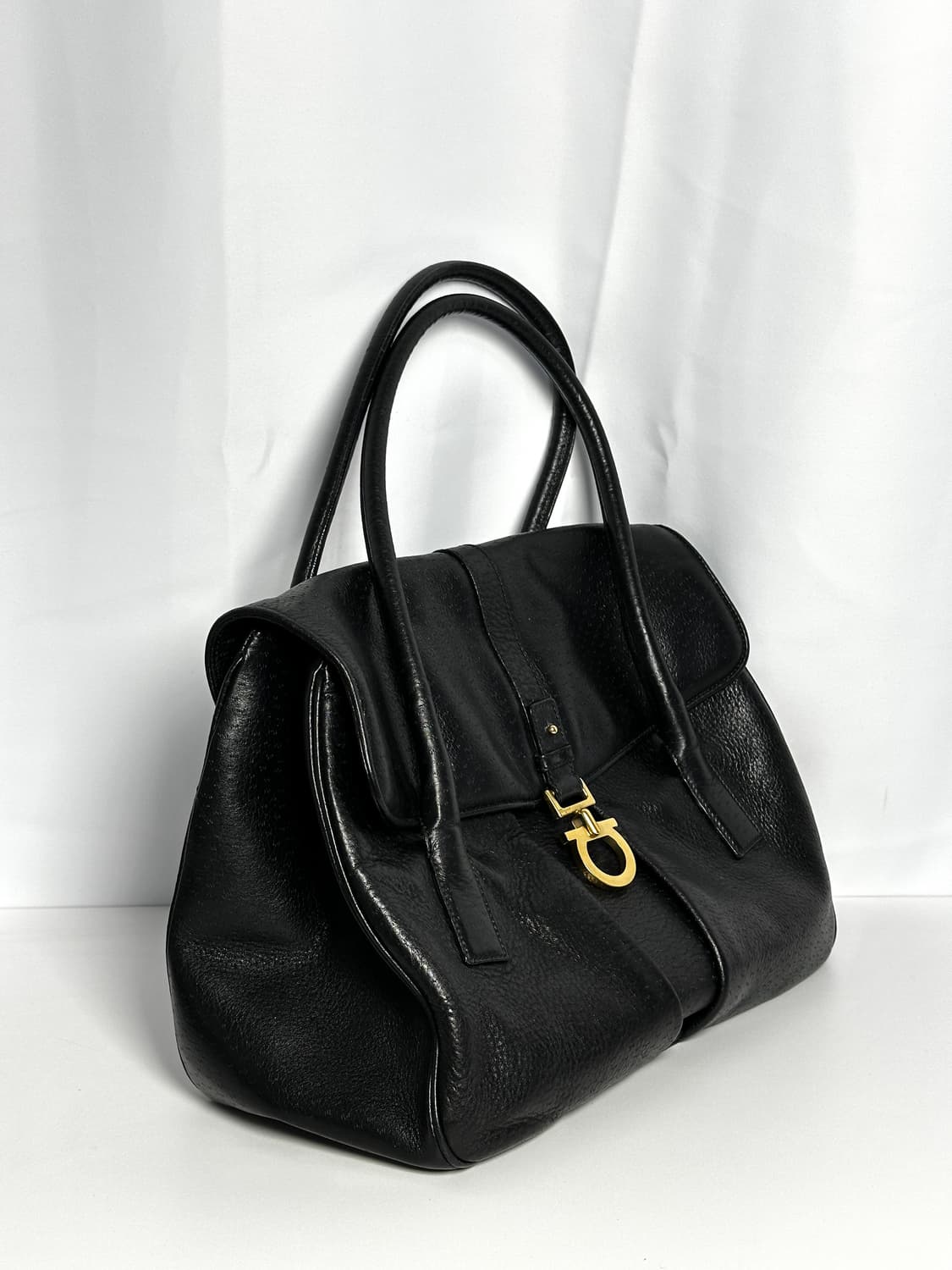 페라가모 간치니 레더 토트백 블랙 상품이미지5