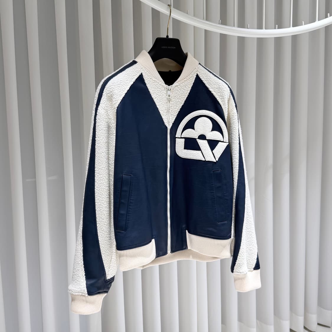 (S+ / 50) / 루이비통 플라워 믹스 레더 테디 바시티 블루종 상품이미지2