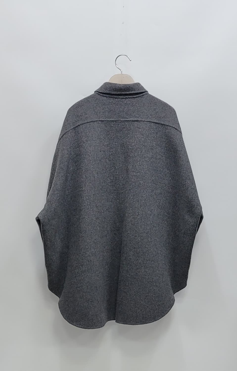 스튜디오톰보이 오버핏 셔츠형 울 자켓 / 여 FREE
 상품이미지2