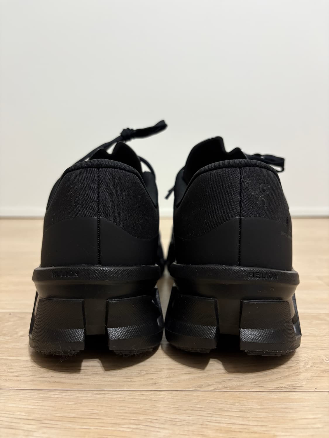 온 러닝 X 파프 / 클라우드몬스터 2 블랙 마그넷 / 270 상품이미지3