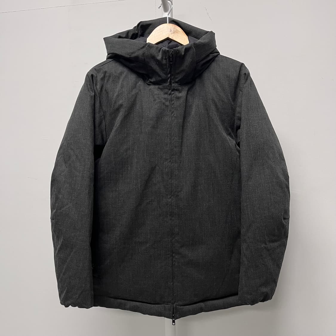 [M] BEAMS 빔즈 차콜그레이 다운 패딩 자켓 상품이미지1