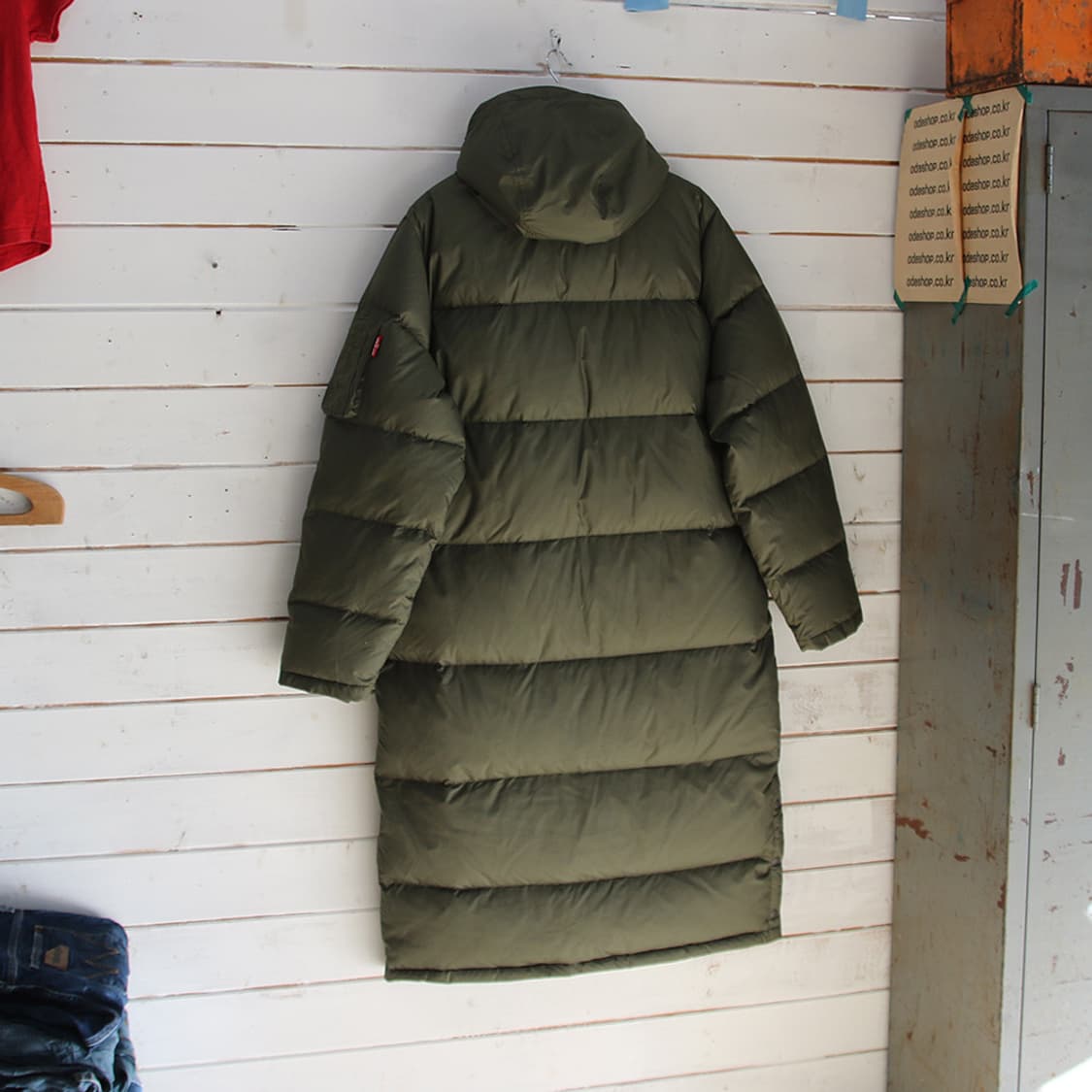(착용컷) 리바이스 덕다운 롱 패딩 (남성용 100) 상품이미지2