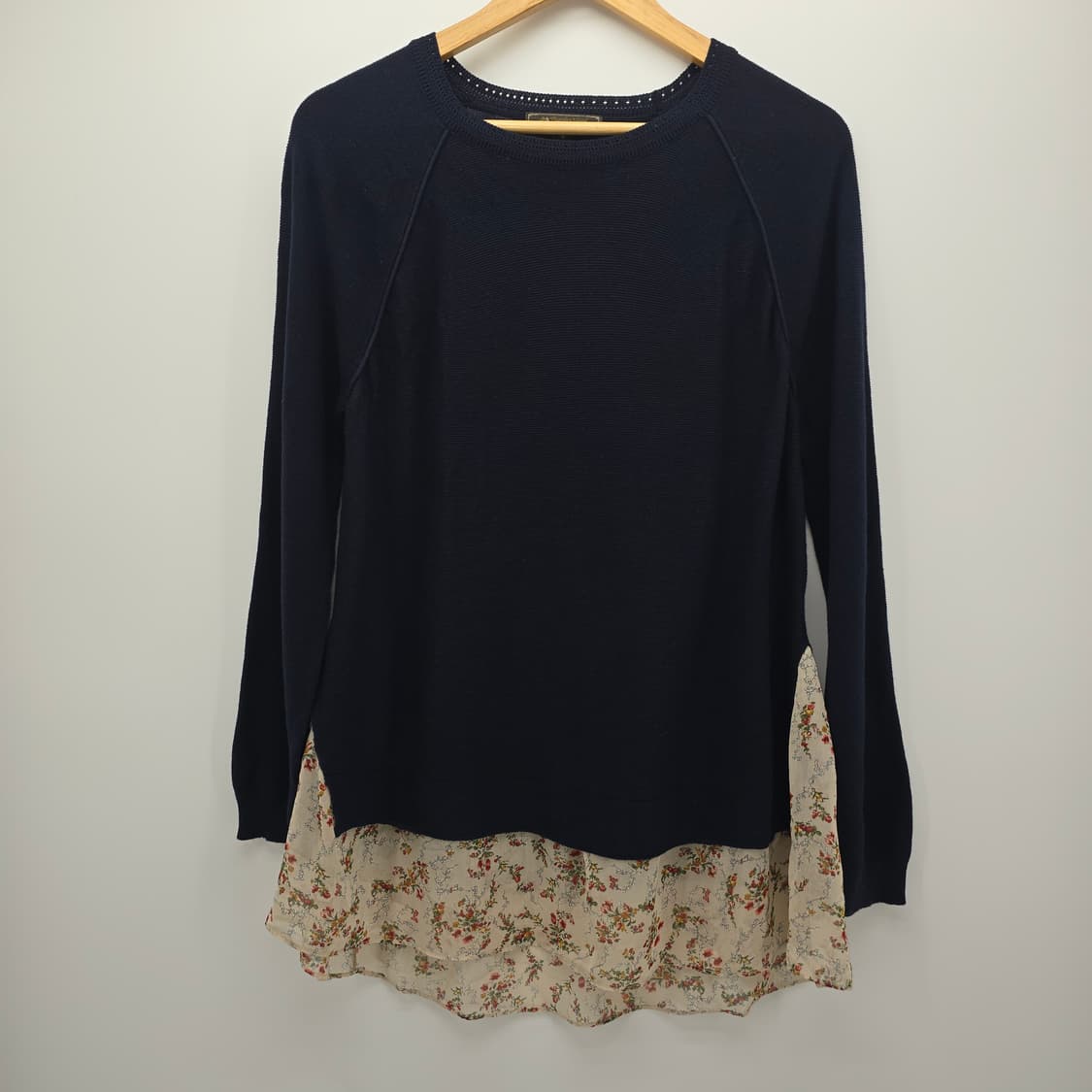 써스데이아일랜드 네이비 꽃무늬 레이어드 니트 상품이미지1