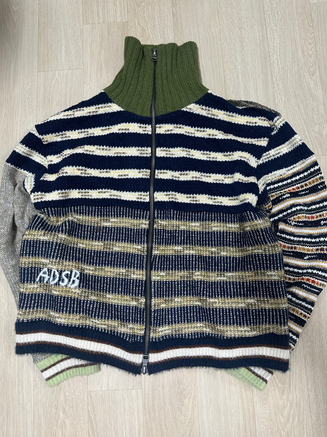 앤더슨벨  패치 니트 집업 상품이미지3