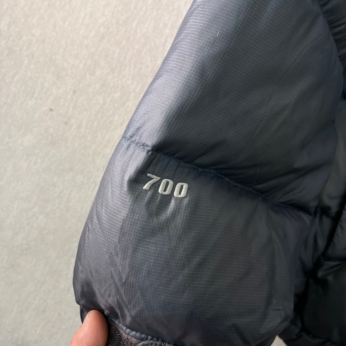 100 노스페이스 눕시 700 그레이 패딩 상품이미지5