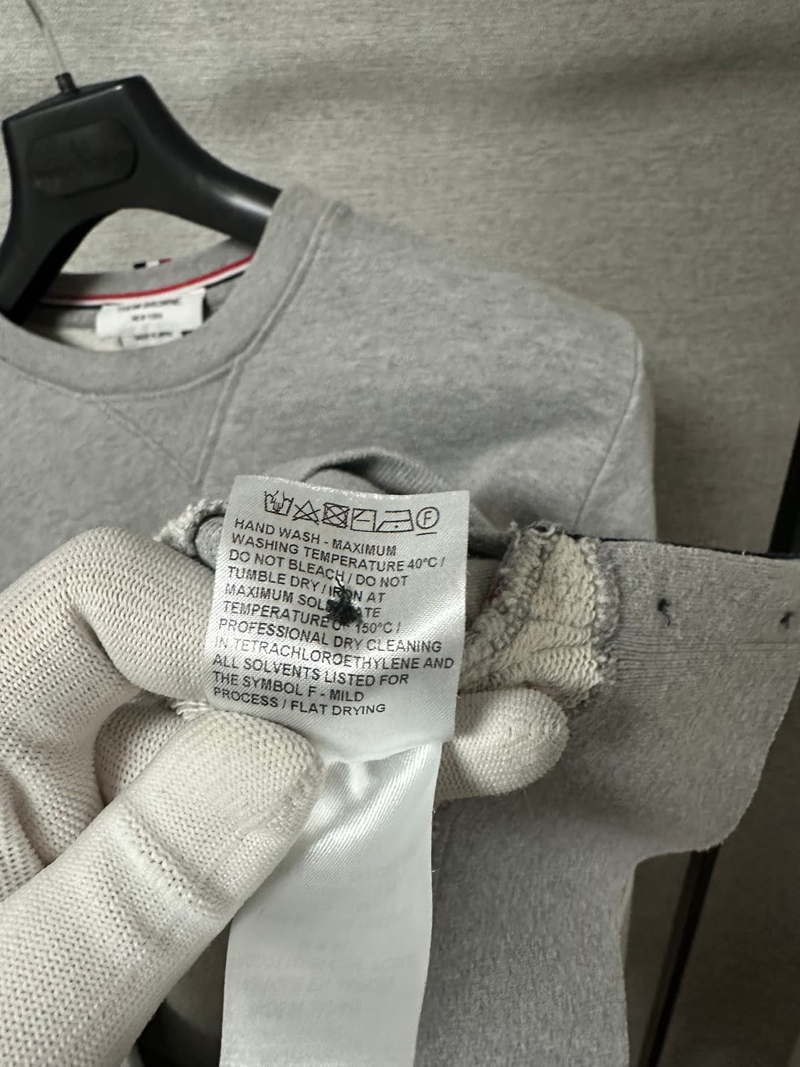 톰브라운 4선완장 맨투맨 그레이 (4) 상품이미지6