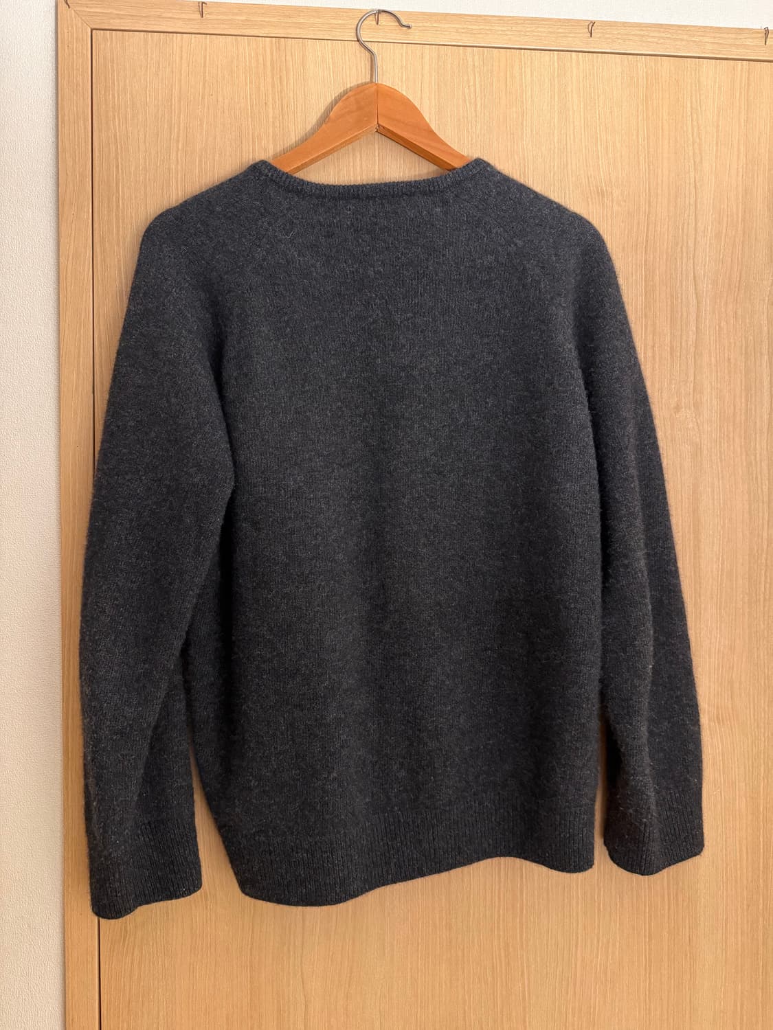 아모멘토 라쿤 브이넥 니트 s 다크 그레이 상품이미지5