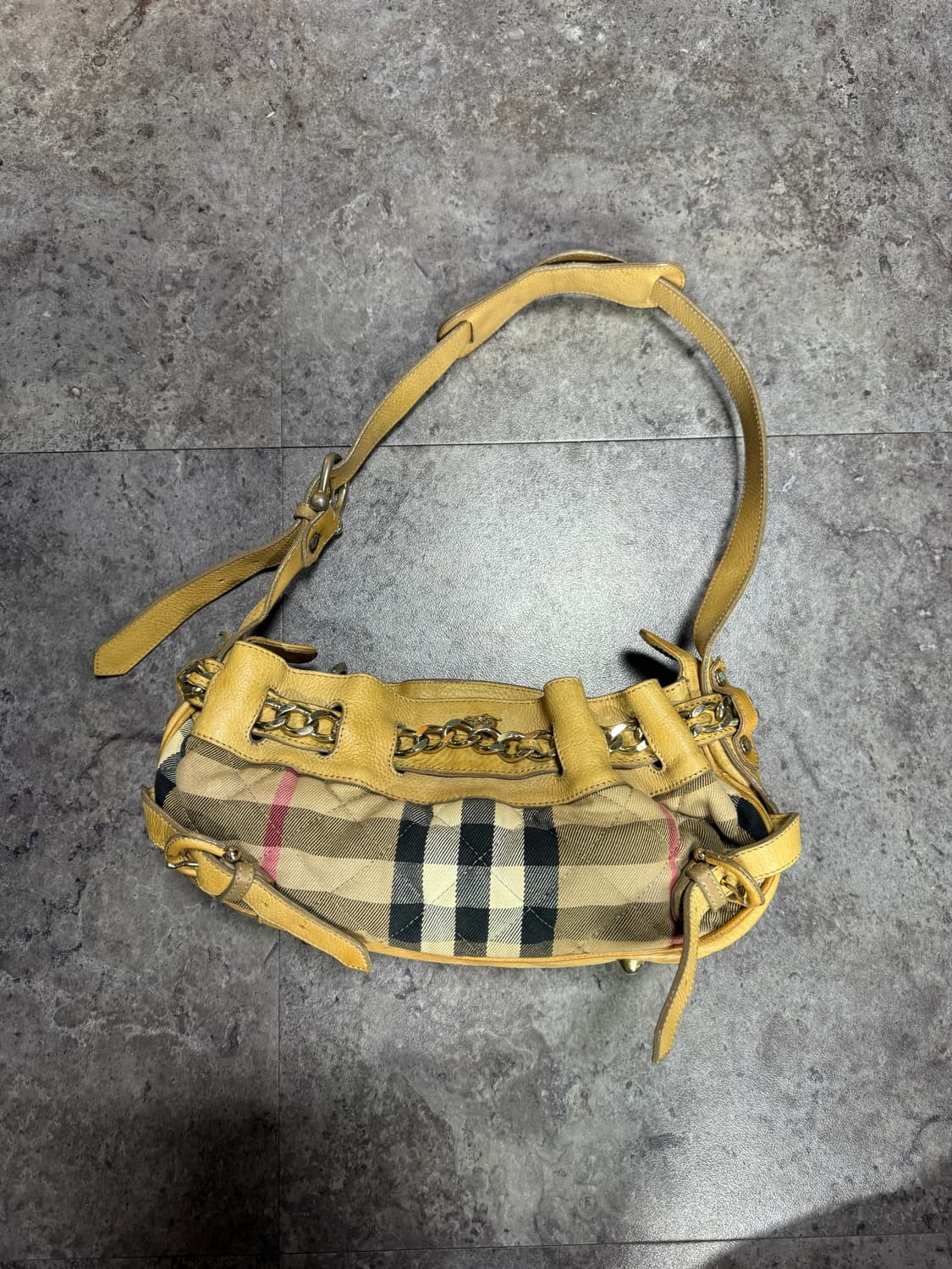 버버리 숄더백 상품이미지1