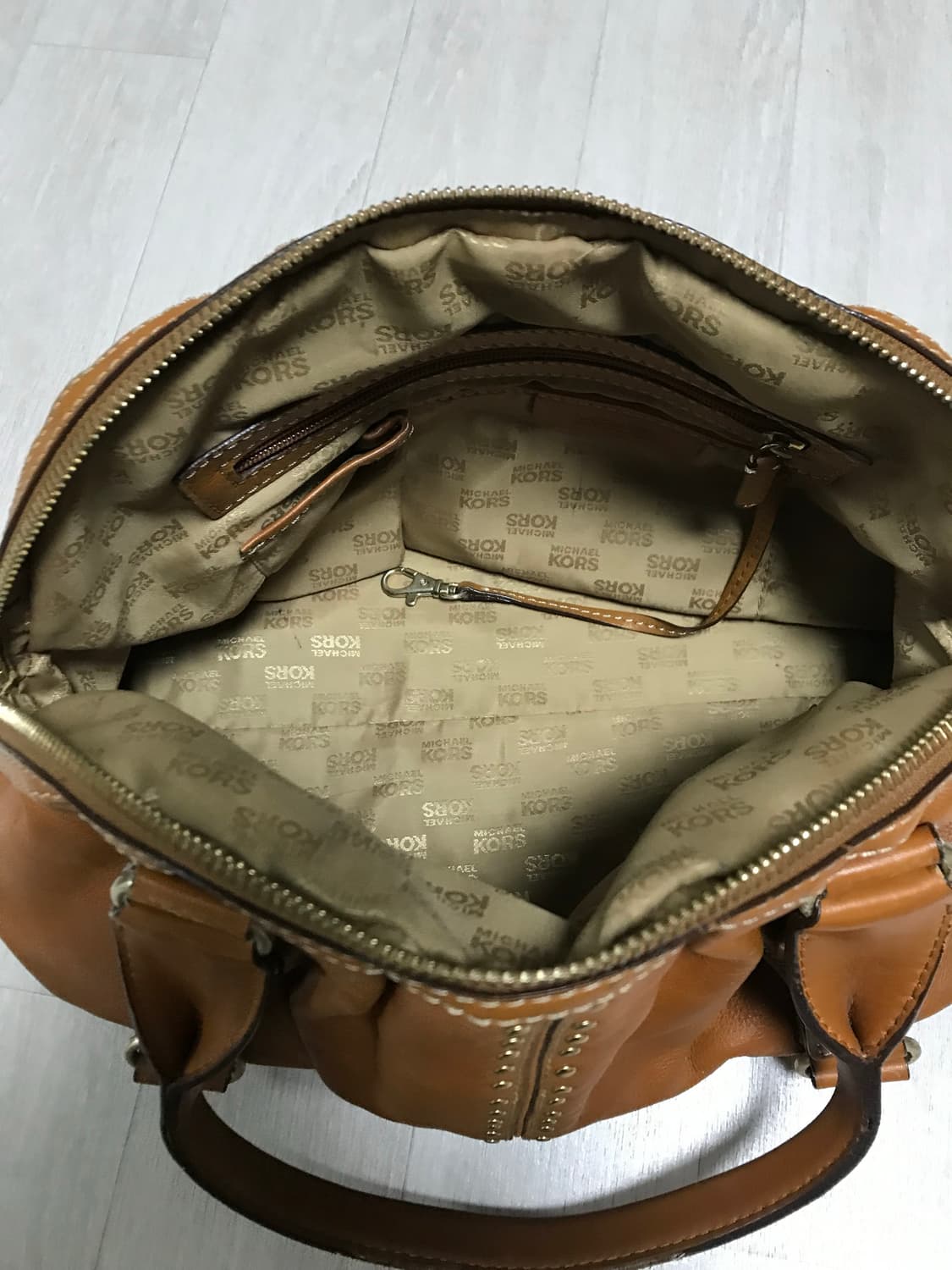 Michael Kore brown buckled leather bag 상품이미지9