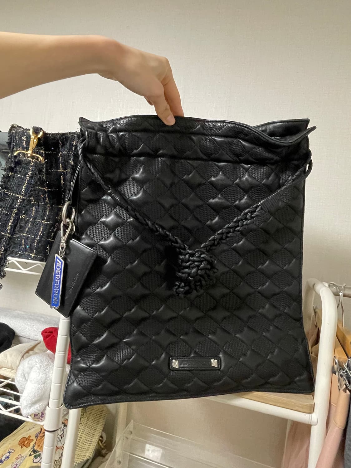 아더에러 테닛 플랫 토트백 느와르 블랙 퀼팅 카드지갑키체인포함 브레이드 상품이미지5