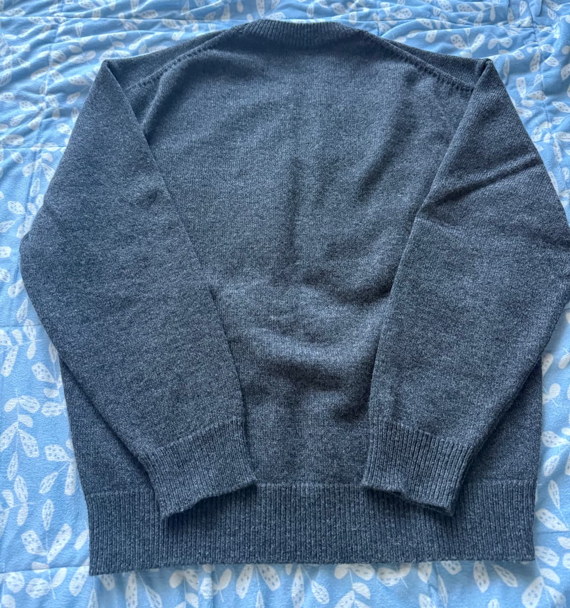 stu 에스티유 프린팅 그레이 니트 팝니다 상품이미지2