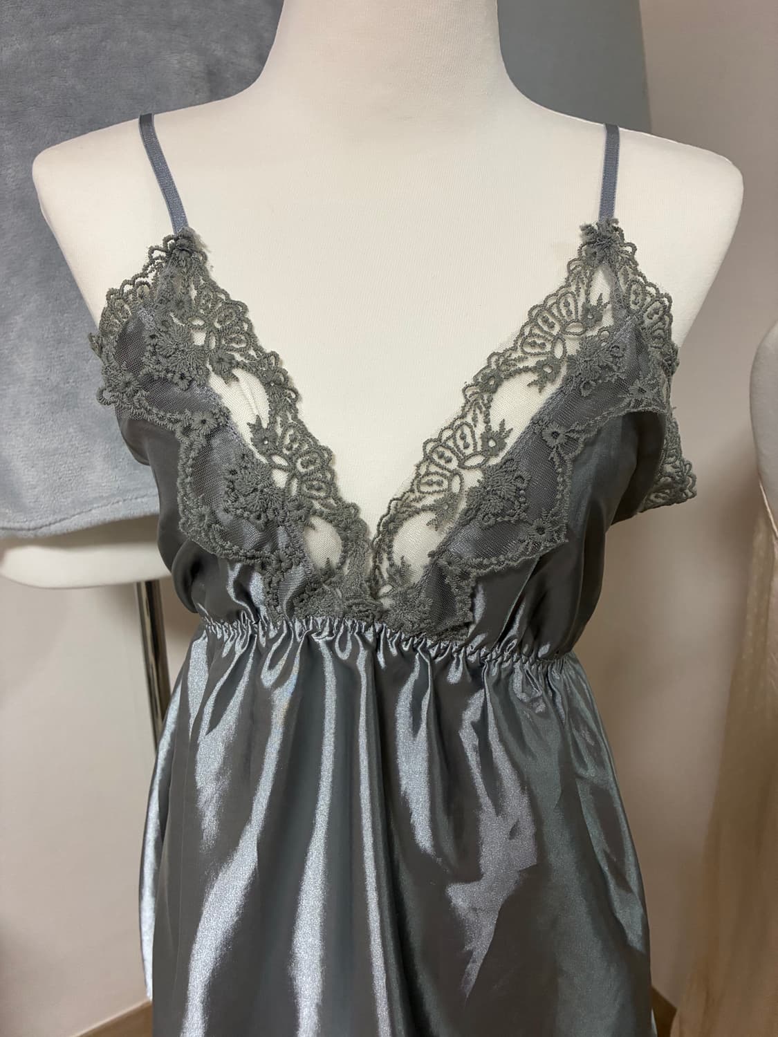 그레이 레이스 슬리브리스 상품이미지2