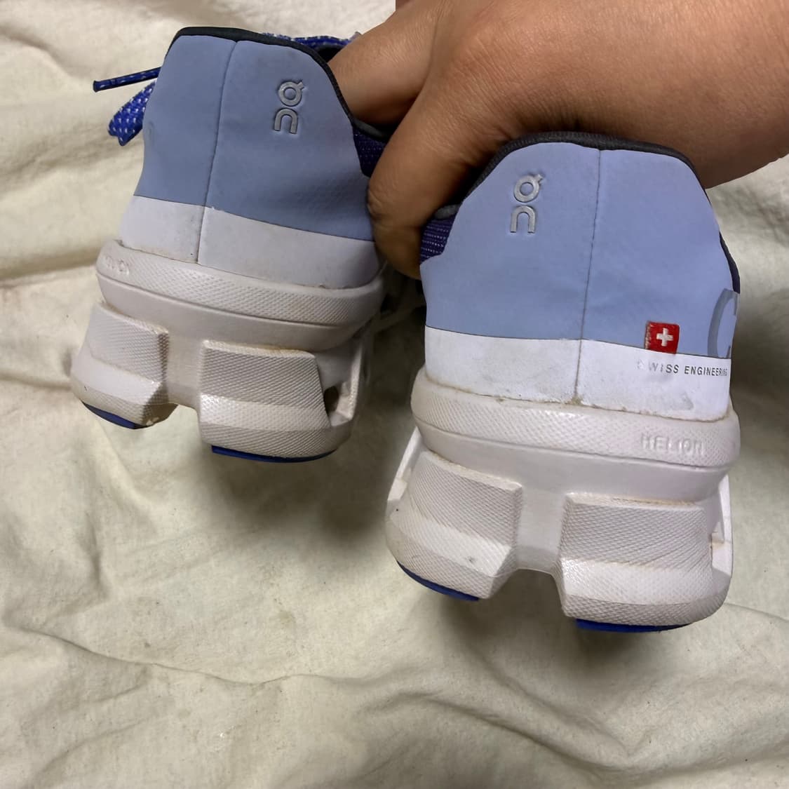 온 클라우드 러닝화 네이비/화이트 상품이미지3