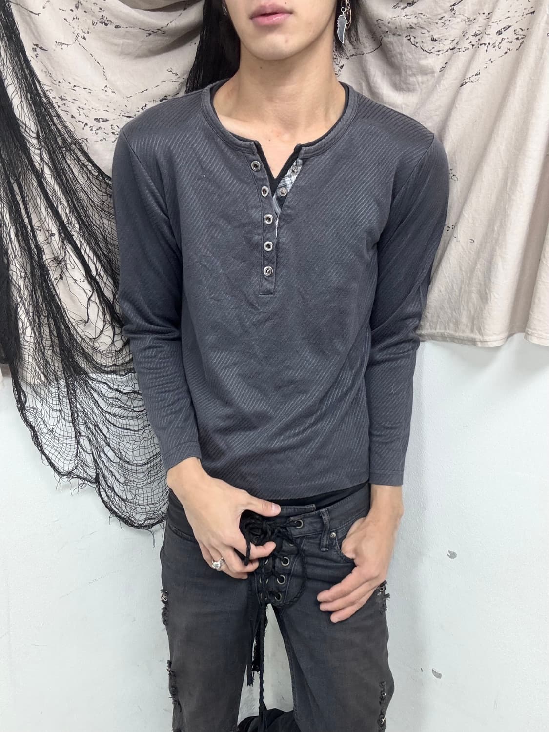 Minimal Y2K Design Button Sleeve 상품이미지1