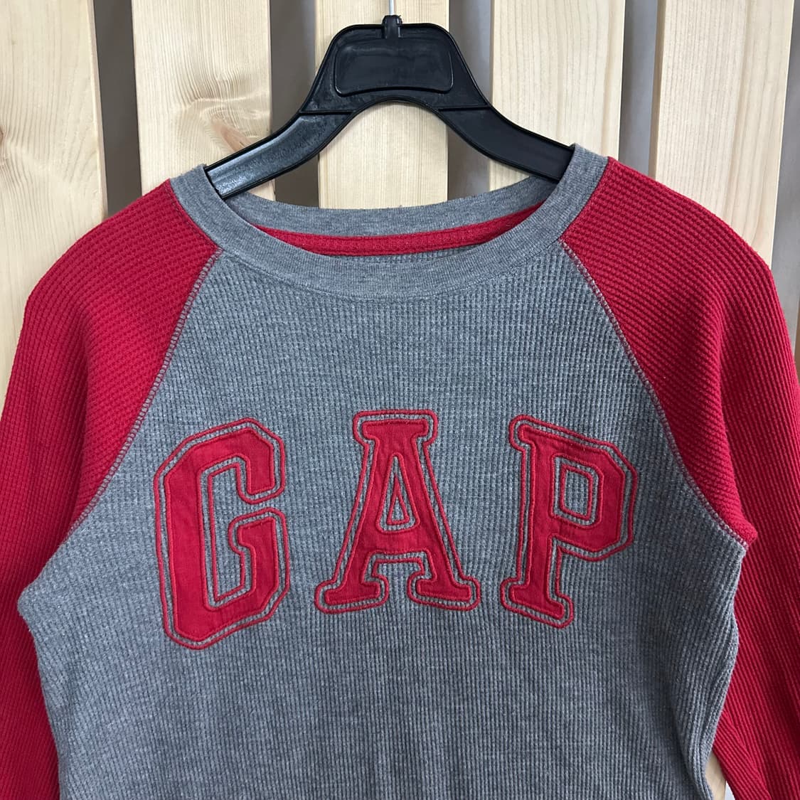 (S) GAP 갭 나그랑 긴팔 티셔츠 그레이 레드 상품이미지3