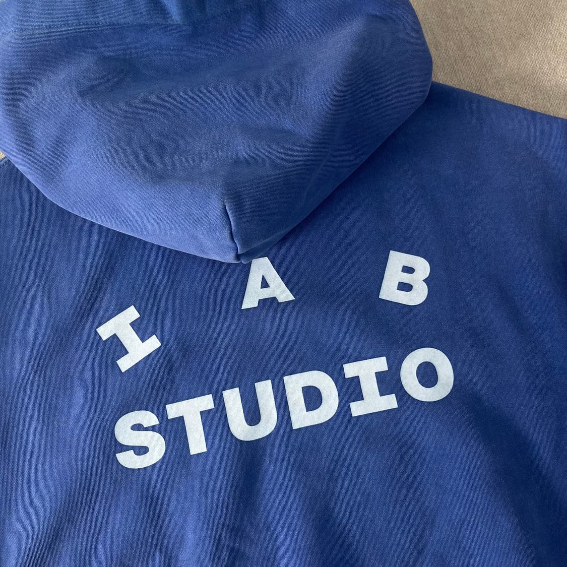 105 아이앱스튜디오 피그먼트 로얄블루 후드티 상품이미지9