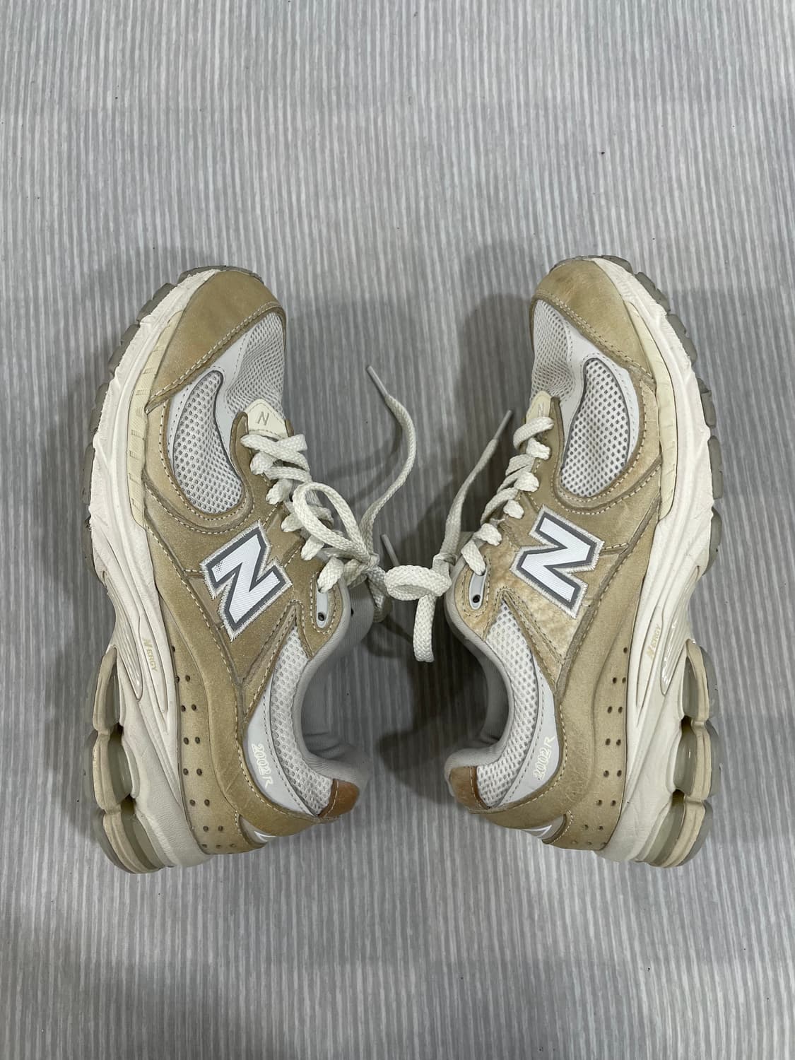 534) 뉴발란스 2002R 베이지 운동화 255mm 상품이미지6