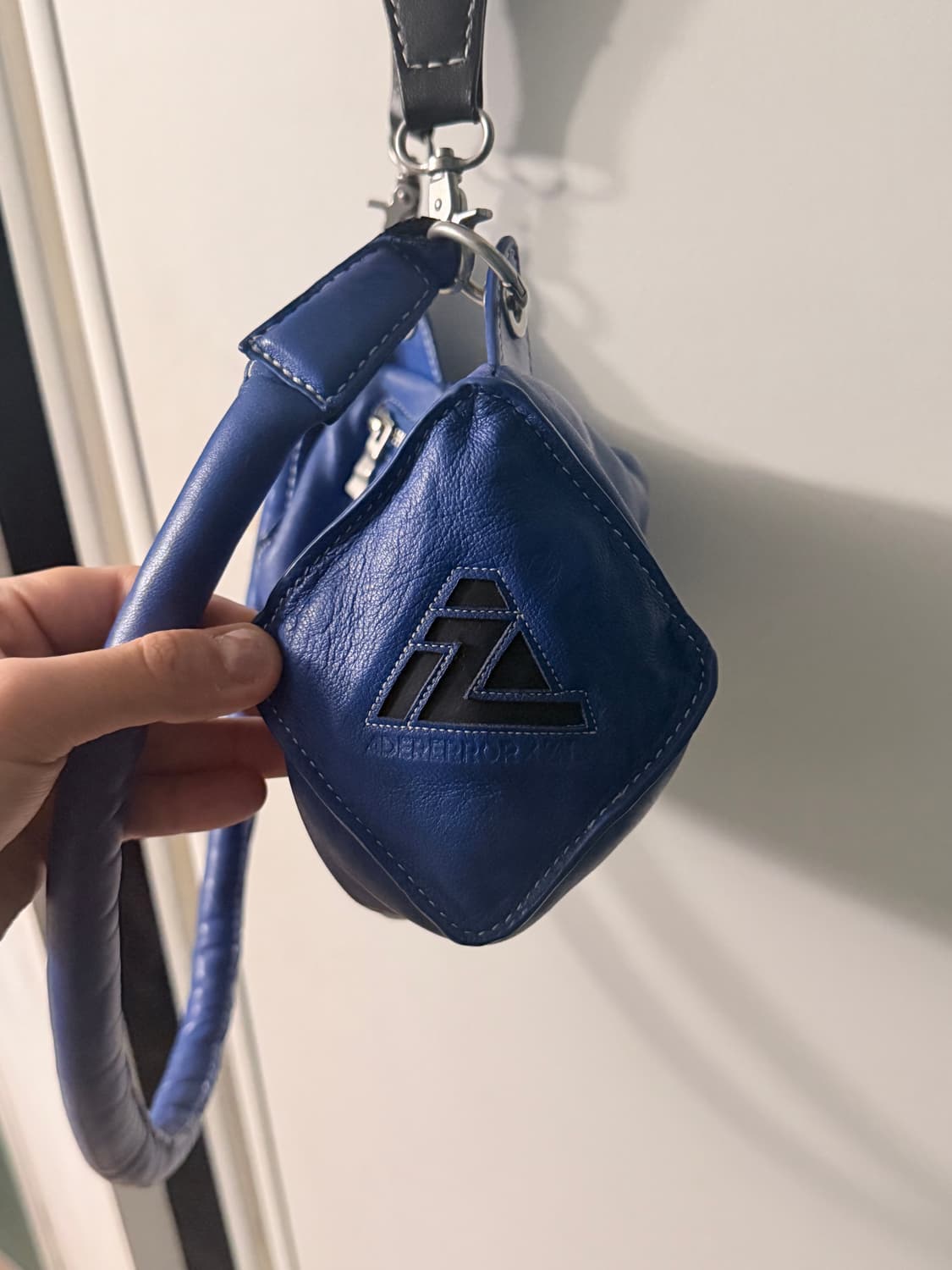 자라 아더에러 레더 숄더백 블루 상품이미지6