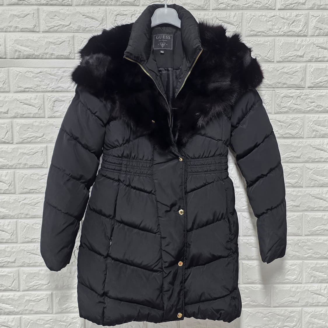 택포// 게스 블랙 퍼 다운 패딩 S 상품이미지1