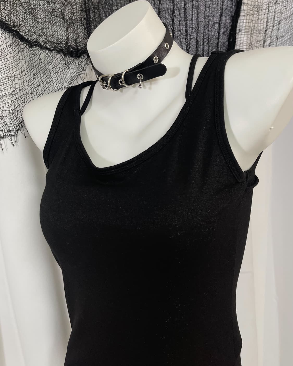 black sleeveless 상품이미지3