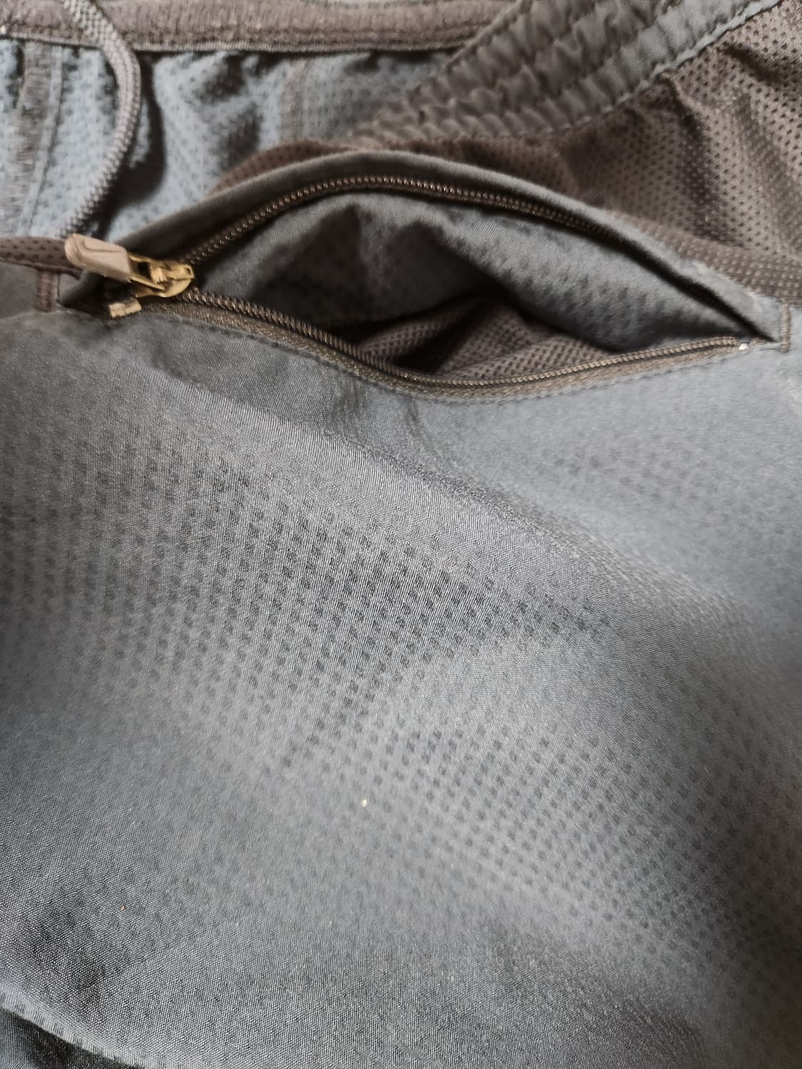 나이키 드라이핏 러닝 반바지 사이즈m

오염 하자 없이 깨끗해요^^

세 상품이미지8