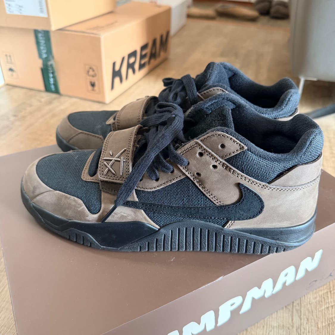 [275] 조던 x 트래비스 스캇 점프맨 잭 TR 블랙 앤 다크 모카 상품이미지4