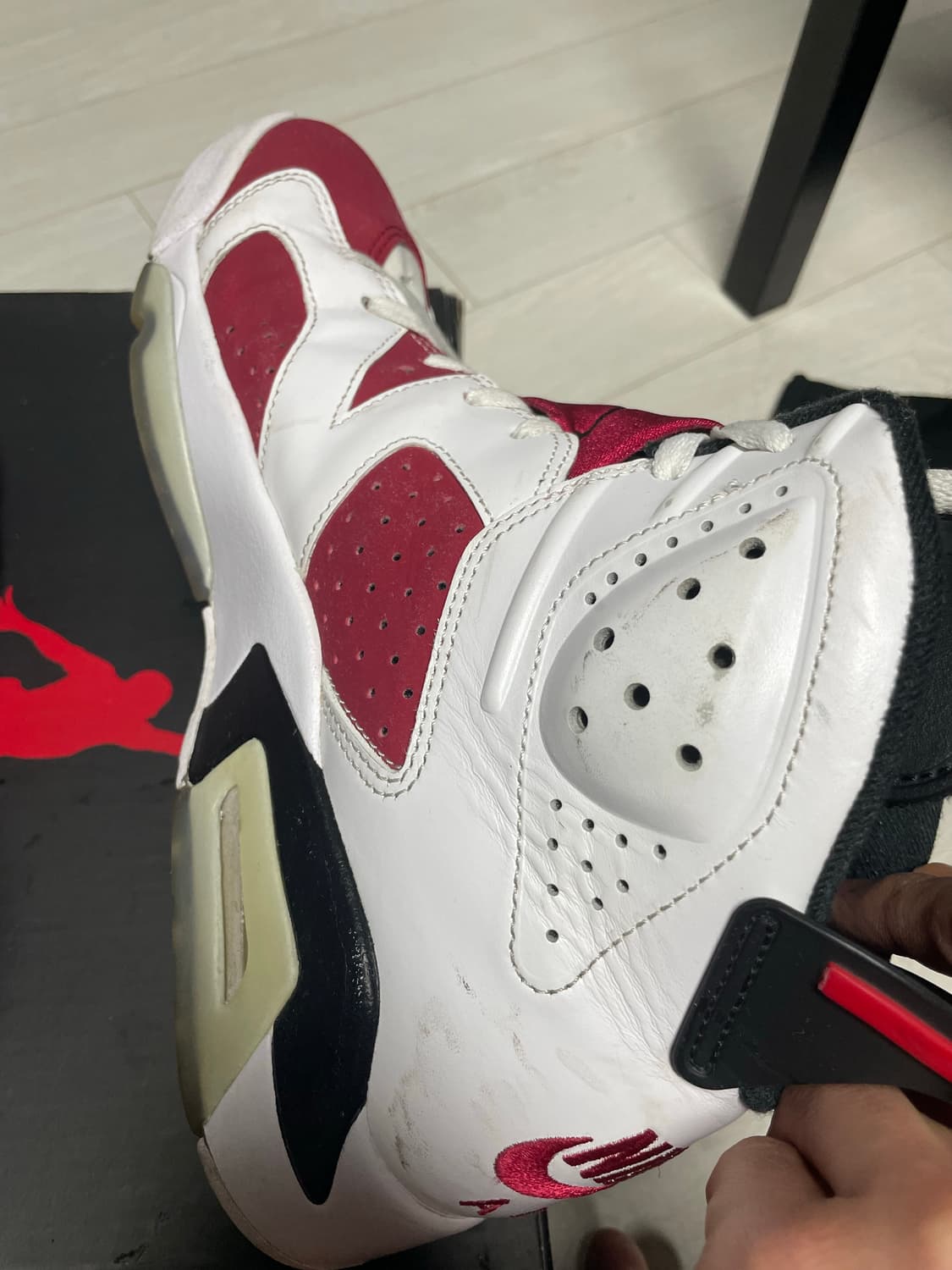 조던 6 카마인 상품이미지6