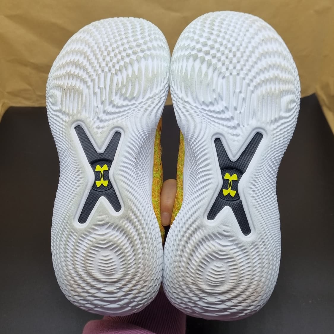 언더아머 커리 플로우10. 농구화245 상품이미지3