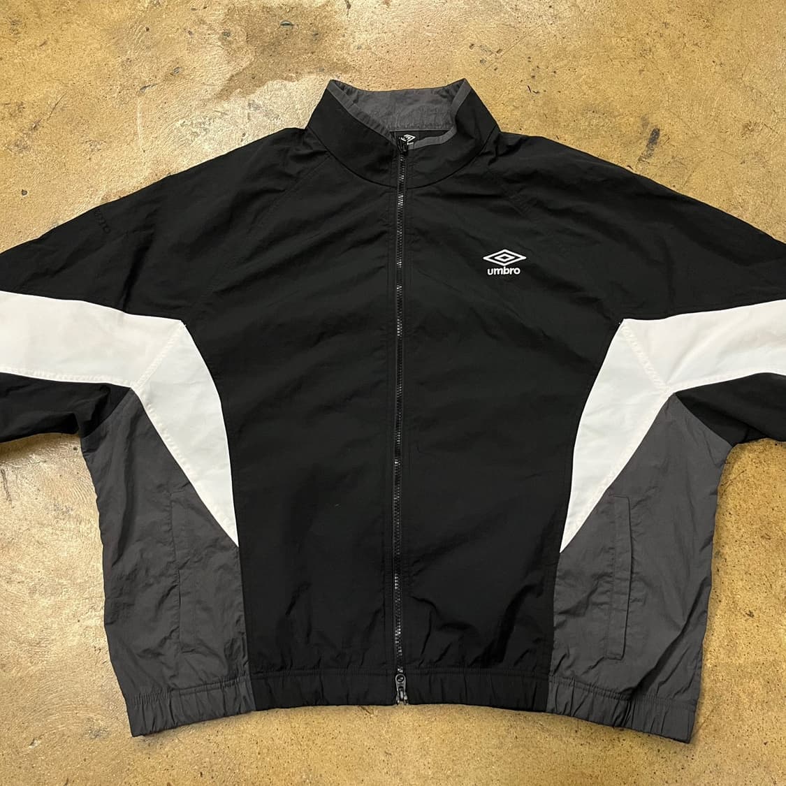 [정품/2XL] 엄브로 블랙 화이트 바람막이 자켓 b17 상품이미지3