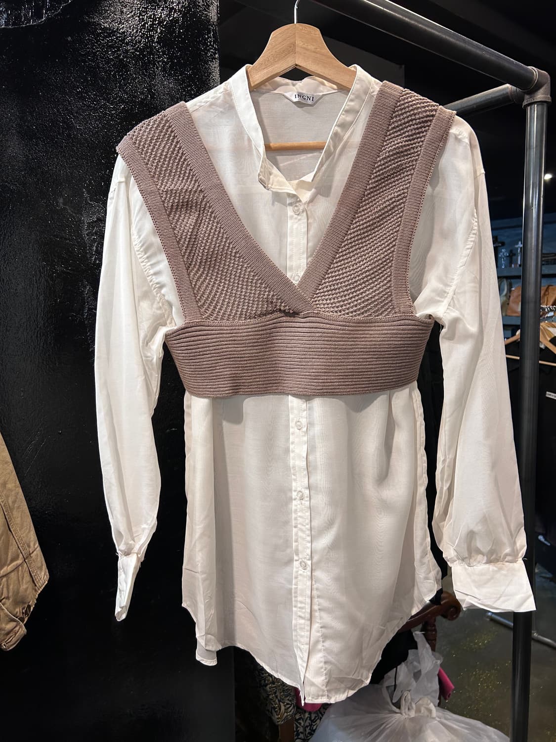 15. INGNI 니트 비스체 & 블라우스 세트 상품이미지1