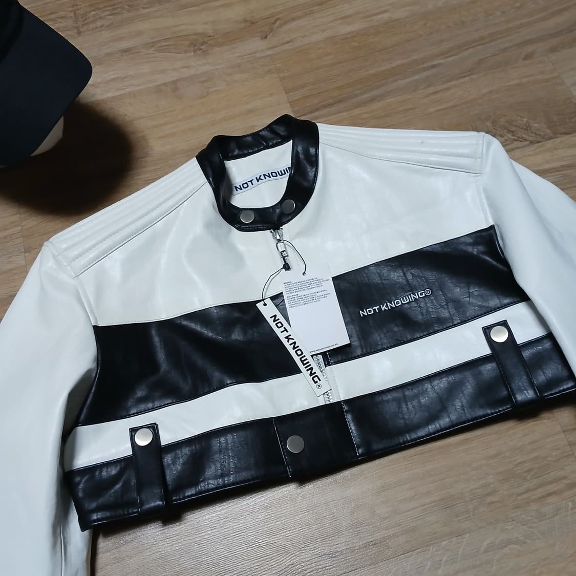 택붙은 미사용 notknowing 낫노잉 크롭 레더 레이싱 가죽 자켓 상품이미지2