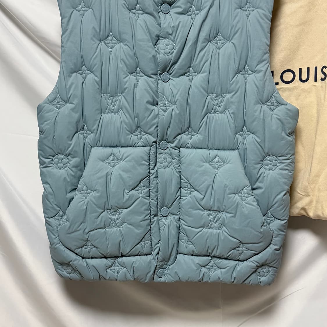 [S+급/48] 루이비통 모노그램 플라워 패딩 조끼 풀구성 상품이미지3