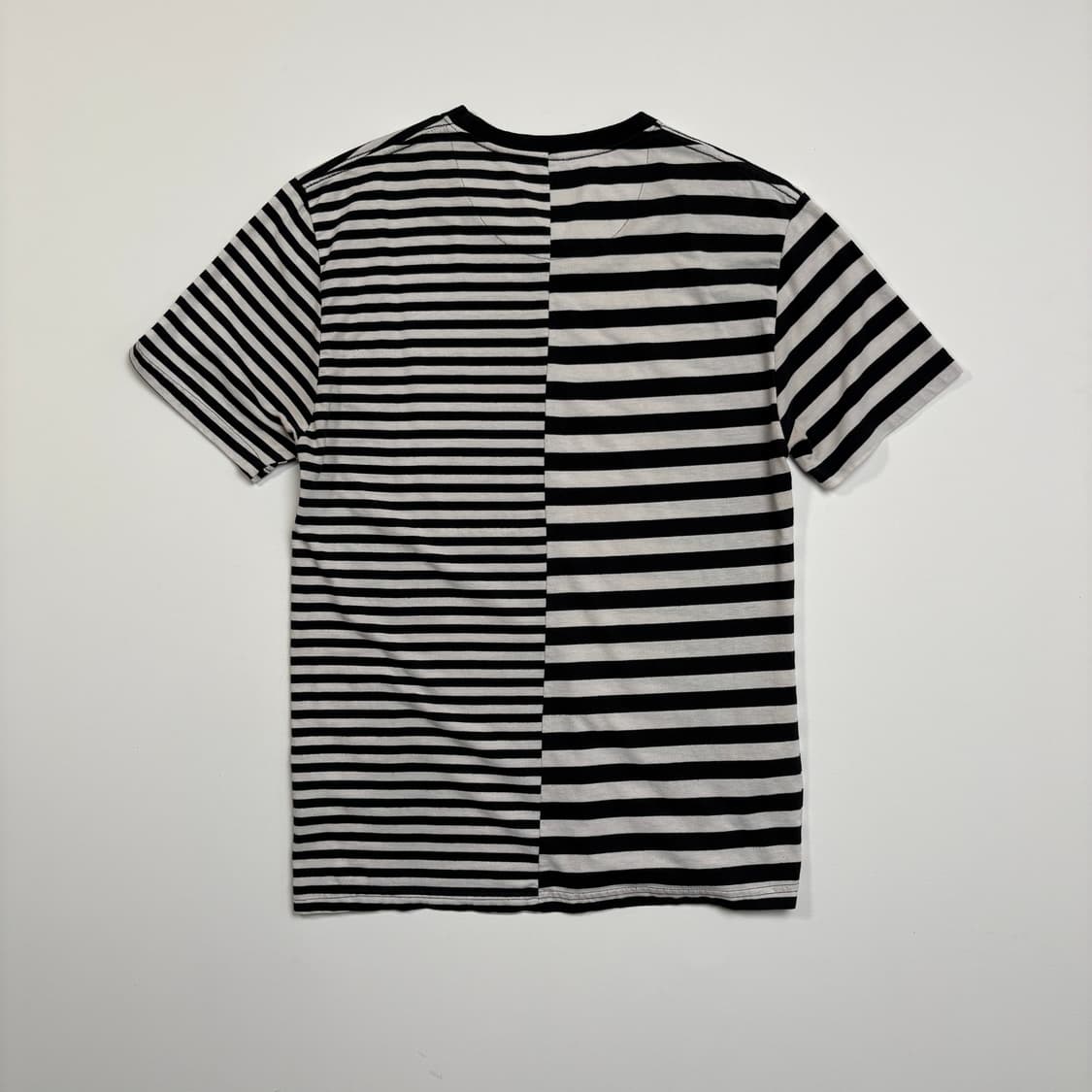 HOT TOPIC stripe pattern T-shirt 상품이미지4