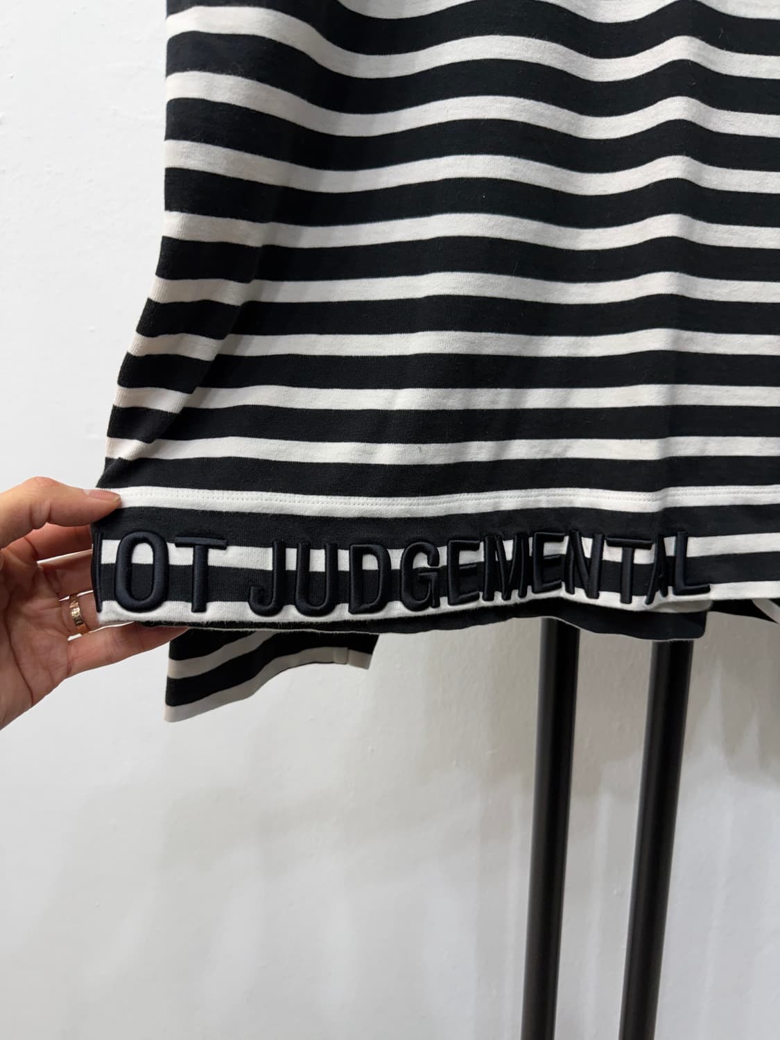 정품) 준지 오버핏 자수 레터링 긴팔티 44 상품이미지3