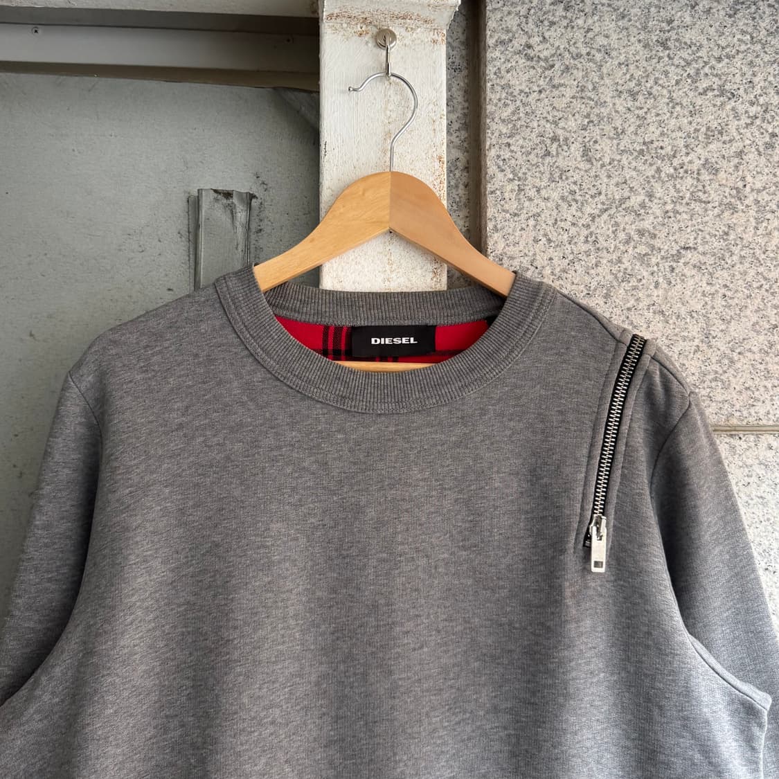 디젤 라인 지퍼 디테일 맨투맨 상품이미지3