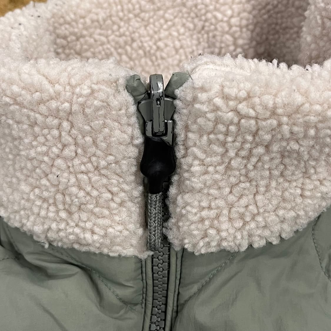 [정품] 뉴발란스 아이보리 그린 양면 뽀글이 플리스 집업 b17 상품이미지9