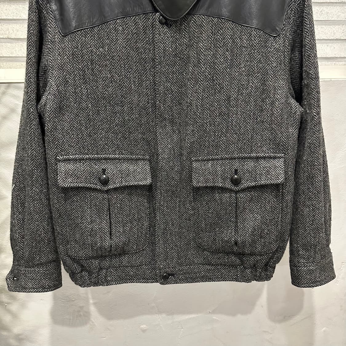 버버리 헤링본 울 자켓 레더 숄더 요크 투포켓 하이넥 디테일 그레이 상품이미지5