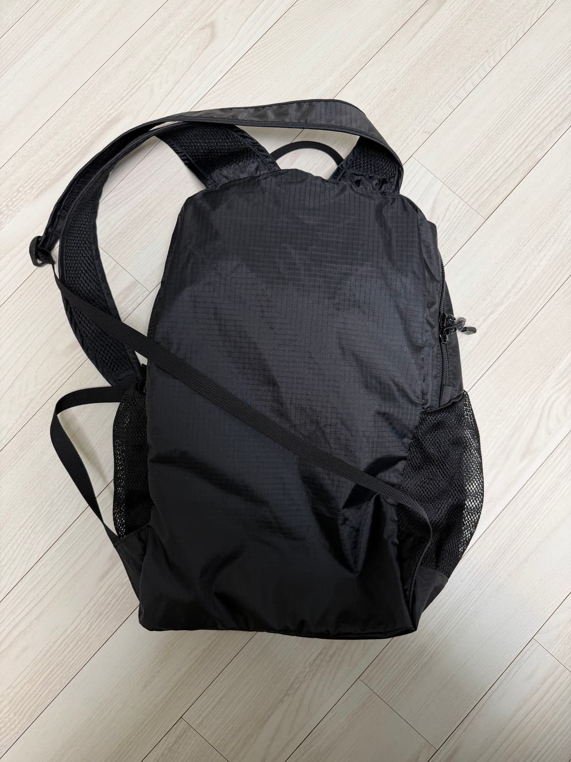 몽벨 10L 백팩 블랙색상 팝니다 상품이미지2