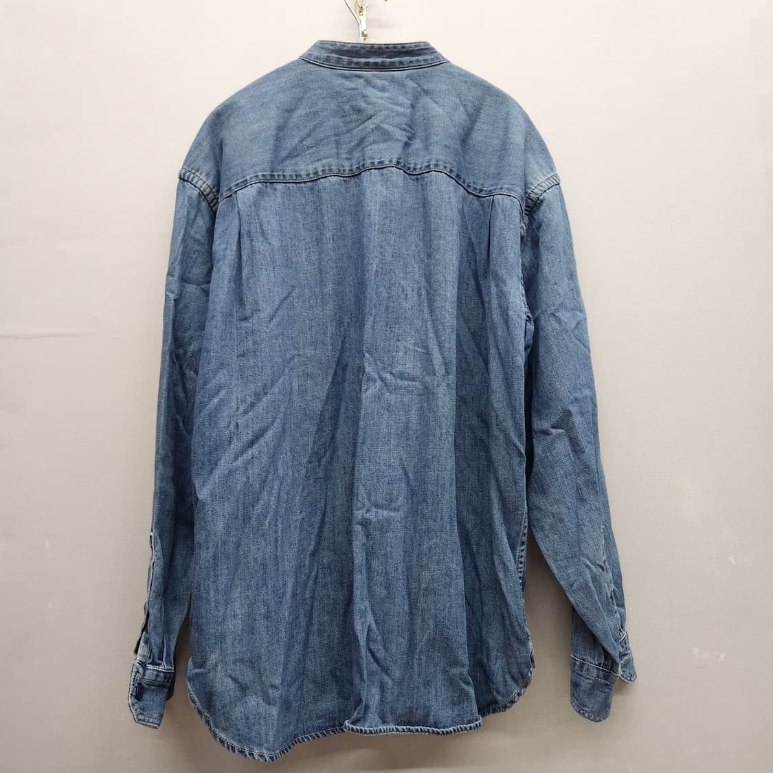 유니클로 원포켓 헨리넥 데님 셔츠 M(L) 상품이미지4
