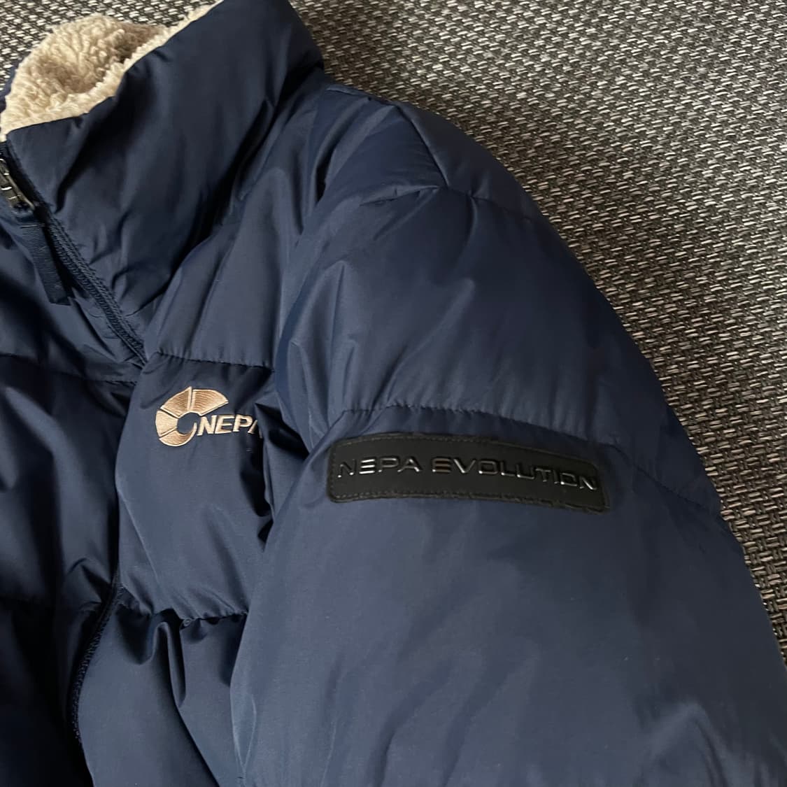 네파 네이비 뽀글이 리버시블 다운 패딩 상품이미지7