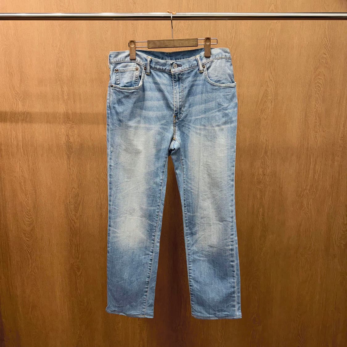 리바이스 551 워싱 데님 팬츠 레드 로고 탭 디테일 스트레이트핏 연청 상품이미지2