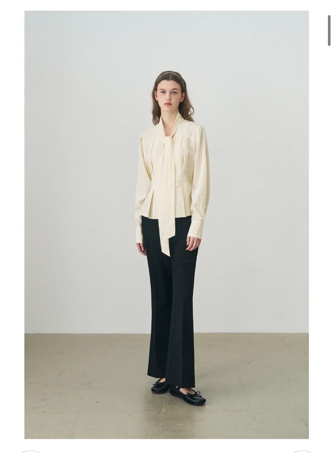 (S) 드로우핏 우먼 턱 브이넥 타이 블라우스 [CREAM BEIGE]  상품이미지4