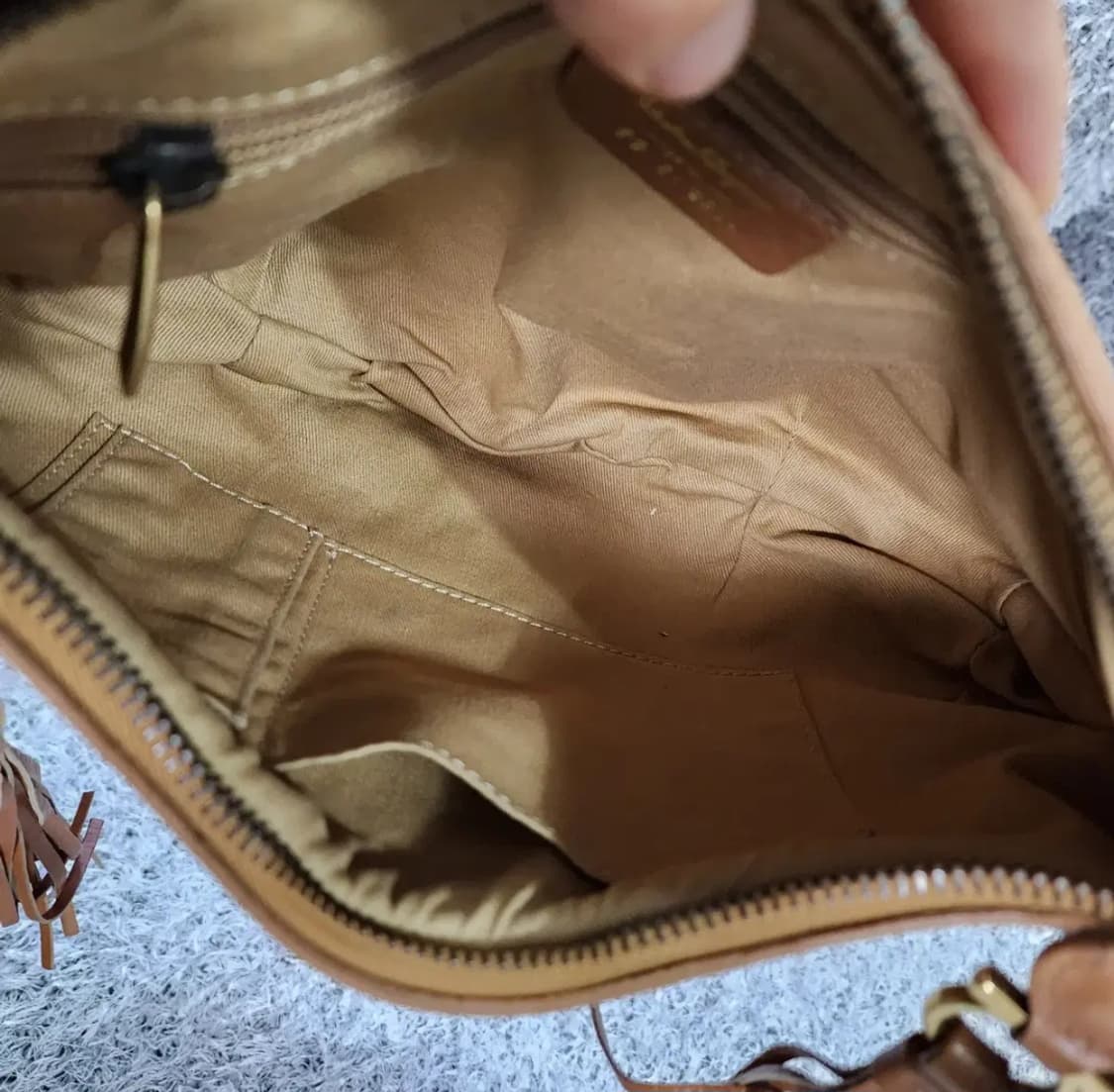 페라가모 레더 숄더백 상품이미지9