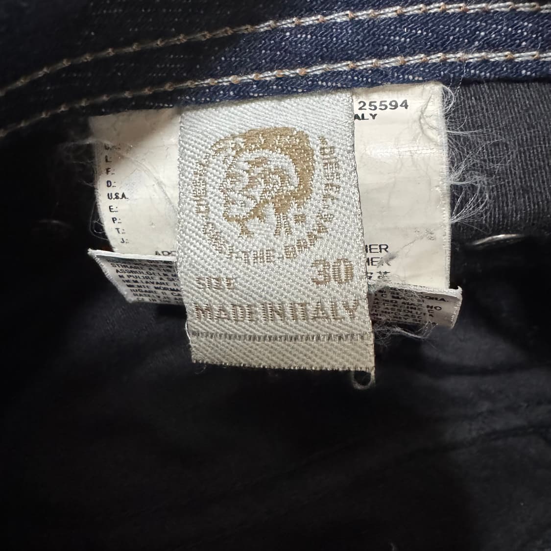 디젤 자티니 딥블루 데미지 워싱 플레어 세미 부츠컷 데님팬츠 상품이미지8