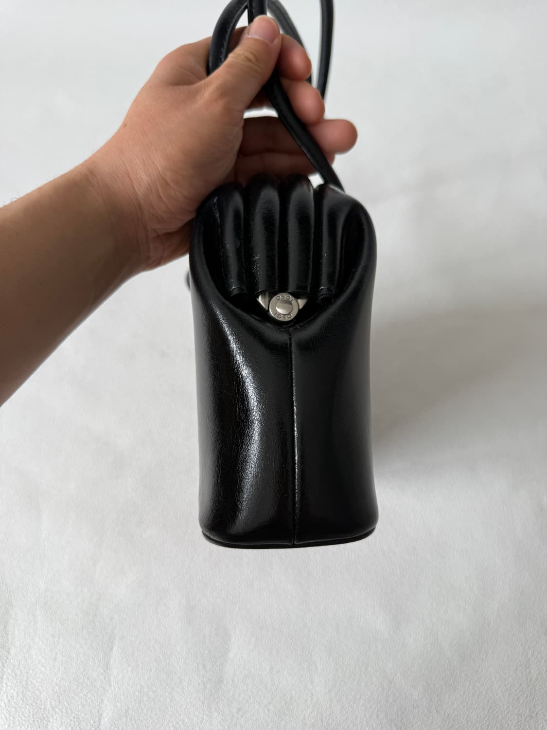 오소이(OSOI) 프레임 숄더백 블랙 상품이미지5