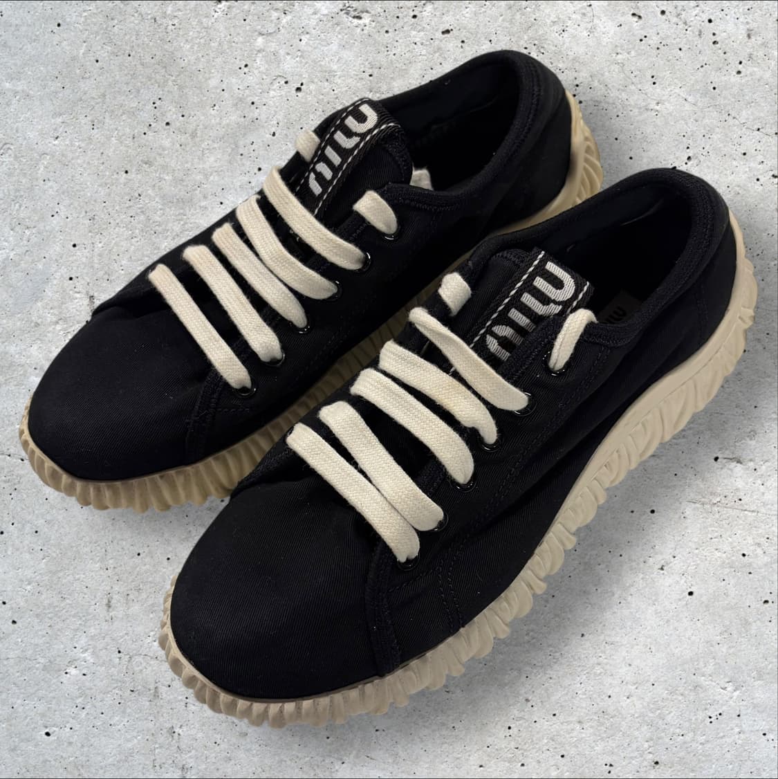 [38] 미우미우 개버딘 블랙 스니커즈 캔버스 운동화 상품이미지2