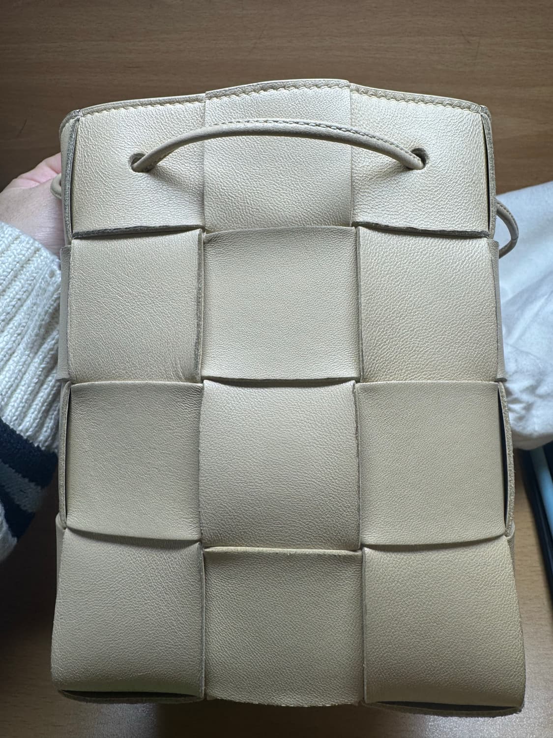 보테가 베네타 버킷백 스몰 포리지 상품이미지4